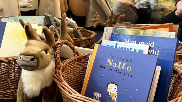 Meänkieliböcker på förskola. 