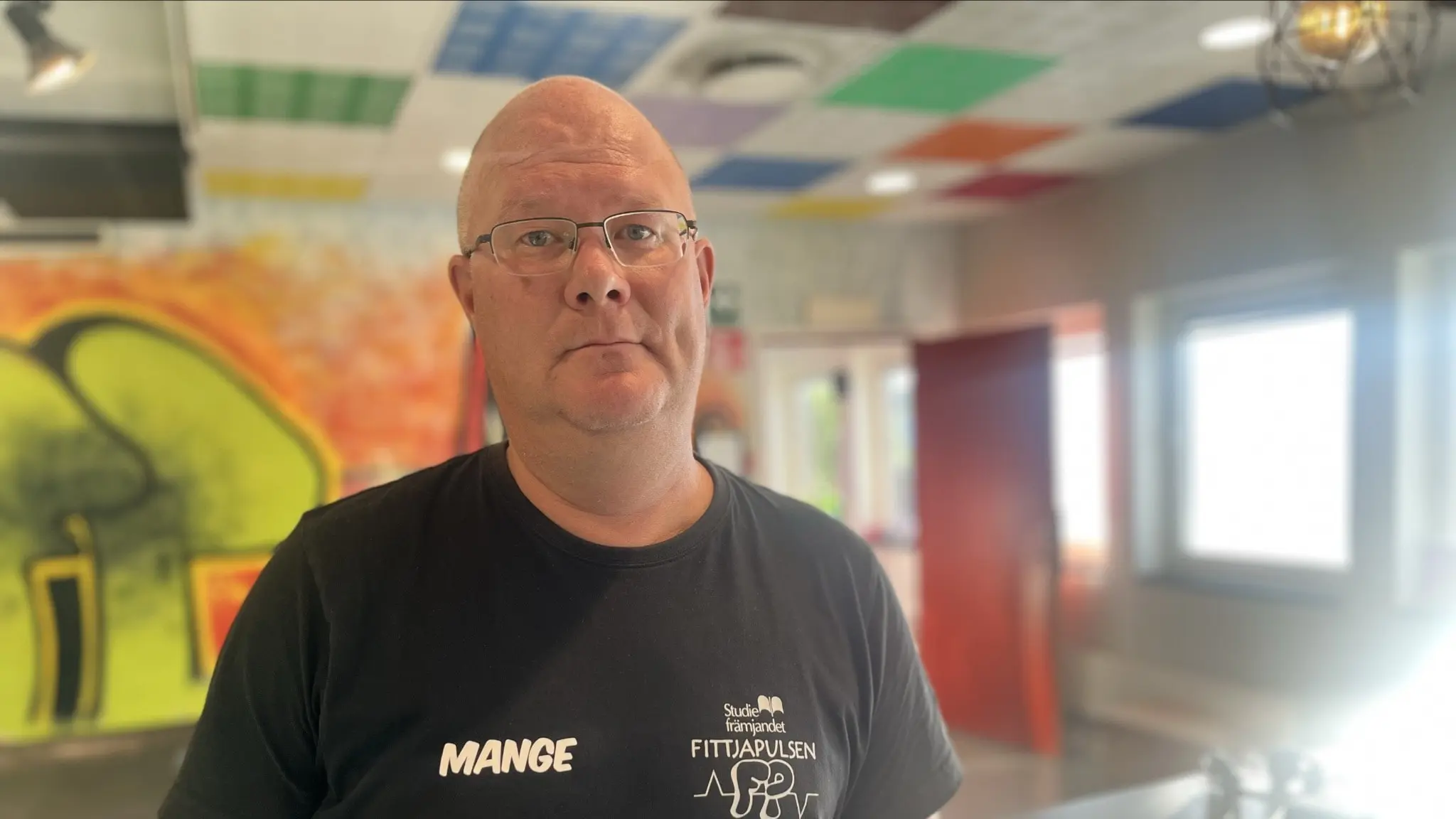Magnus Nylund inne i fritidsgården Fittja pulsens lokaler.