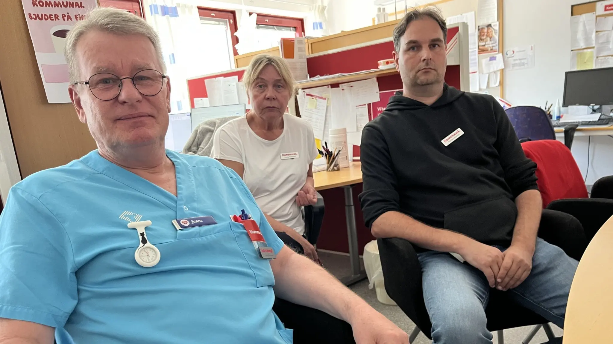 Skyddsombuden Jan Erik Lindqvist, Ros-Marie Svensson och Mats Boström som är skyddsombud för Kommunal sitter i sitt fackliga rum på sjukhuset. 
