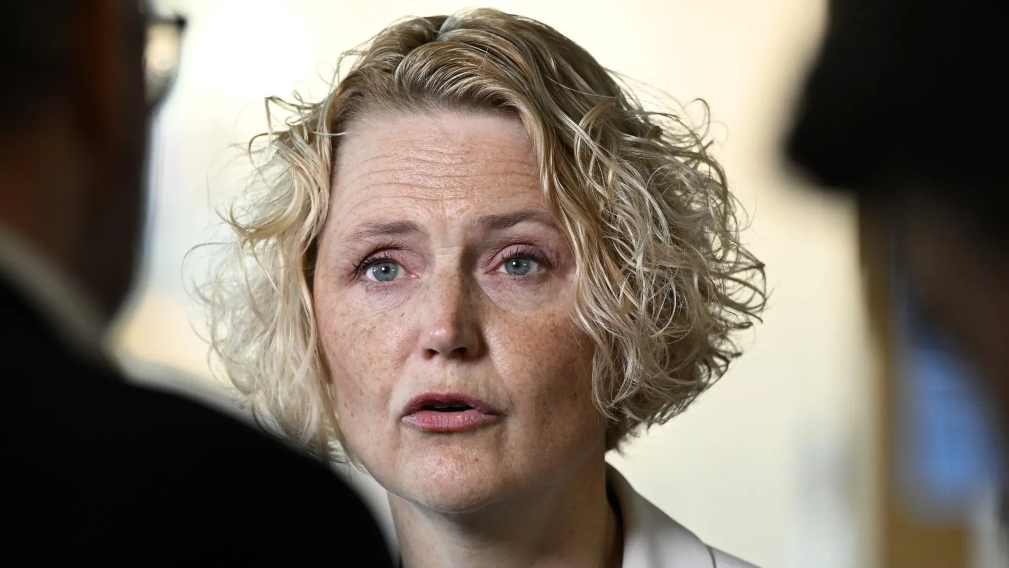 Närbild på Anna-Karin Hatt.
