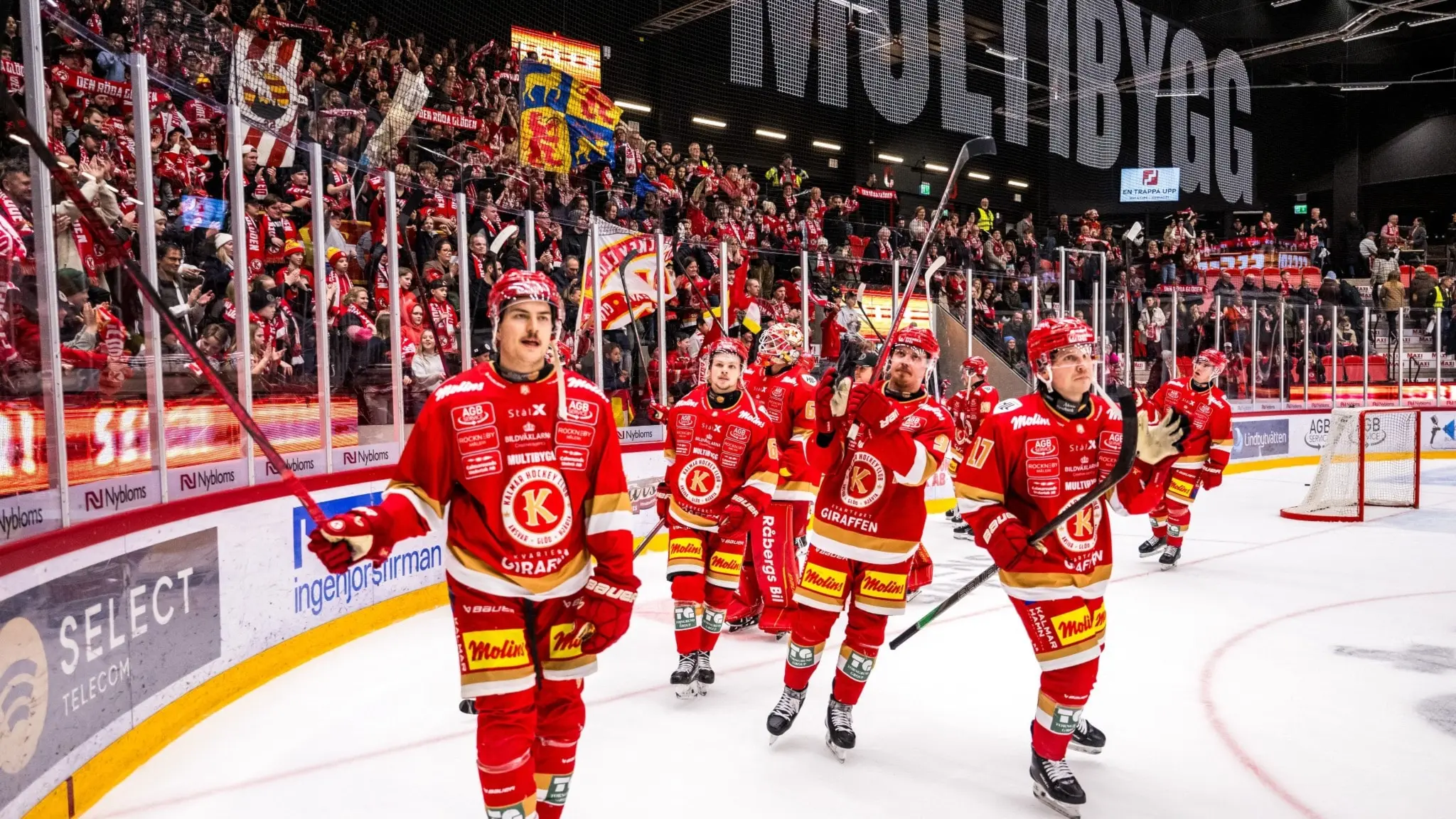Kalmar-spelare - hockeyspelare jublar efter en seger i Hockeyallsvenskan 24/25.