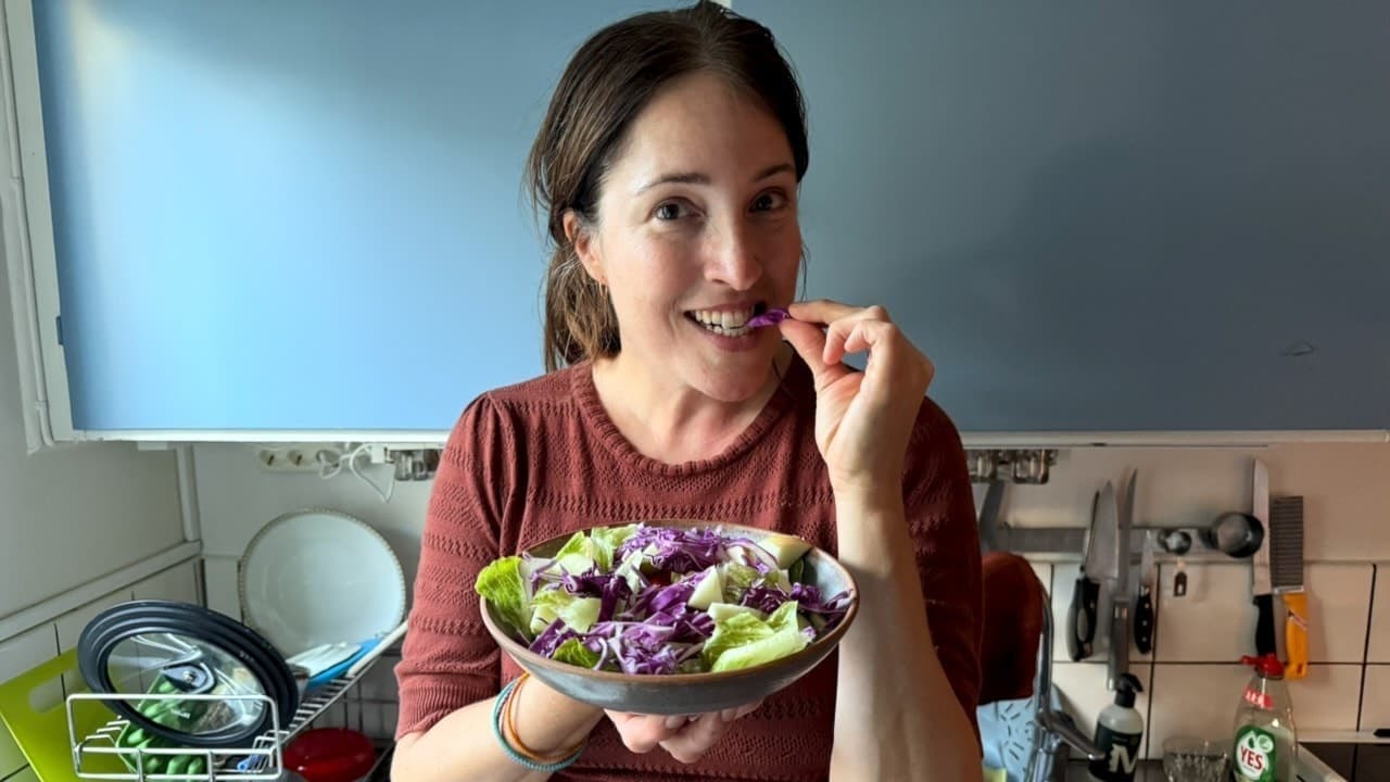 Menys Nina Frogneborn bestämde sig för att följa Livsmedelsverkets kostråd, att äta 500 gr grönsaker och frukt om dan. Hur svårt kan det vara?